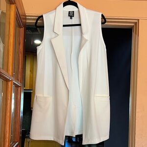 Bobeau white Sleeveless Vest